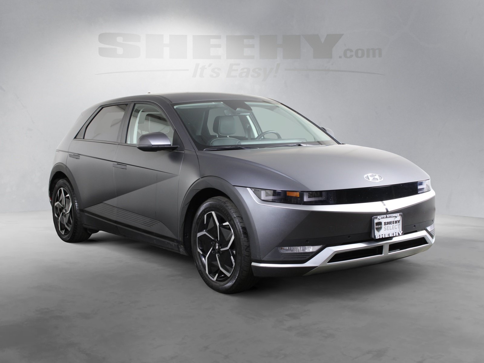 Used 2023 Gray Hyundai SEL image 2