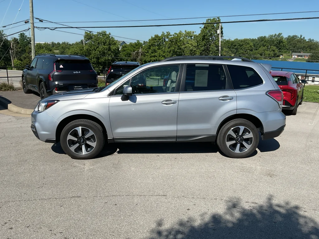 Used 2018 Ice Silver Metallic Subaru Limited image 7