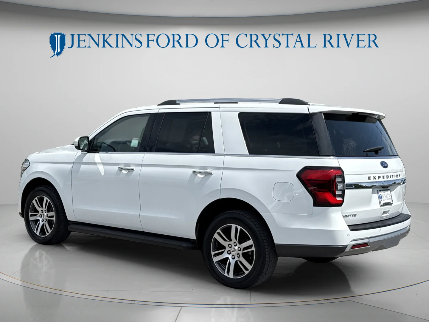 Used 2024 Star White Metallic Tri-Coat Ford Limited image 9