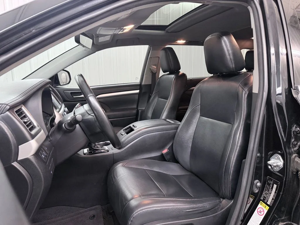 Used 2019 Black Toyota XLE image 13