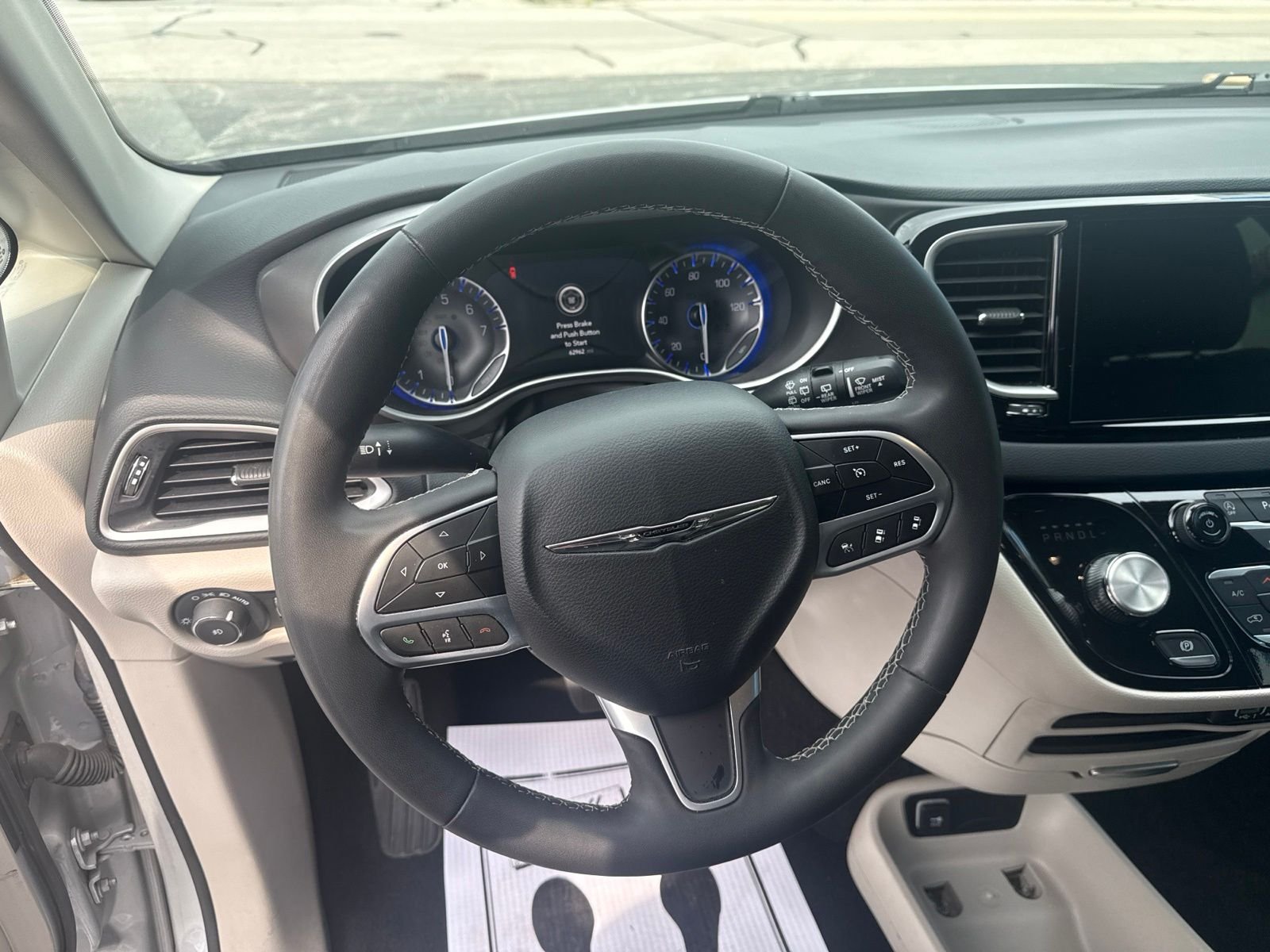 Used 2024 Silver Chrysler Touring L image 13