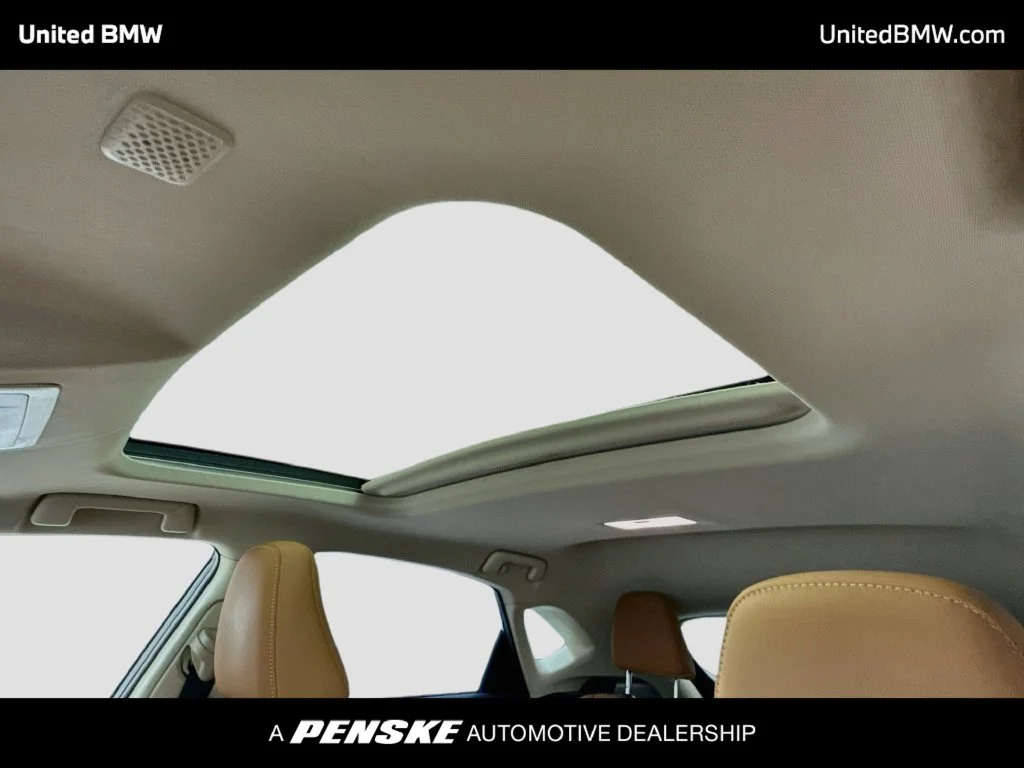 Used 2019 Eminent White Pearl Lexus 300 Base image 19
