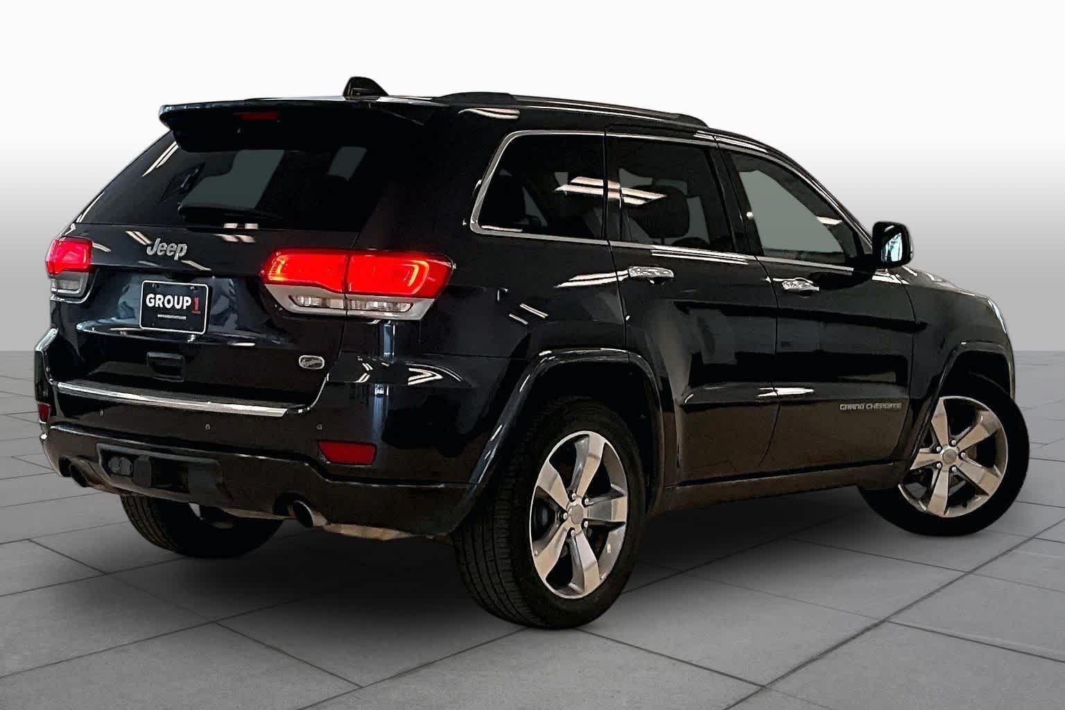 Used 2015 Maximum Steel Metallic Clearcoat Jeep Overland image 10