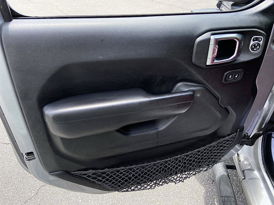 Used 2020 Billet Silver Metallic Clearcoat Jeep Sport S image 10