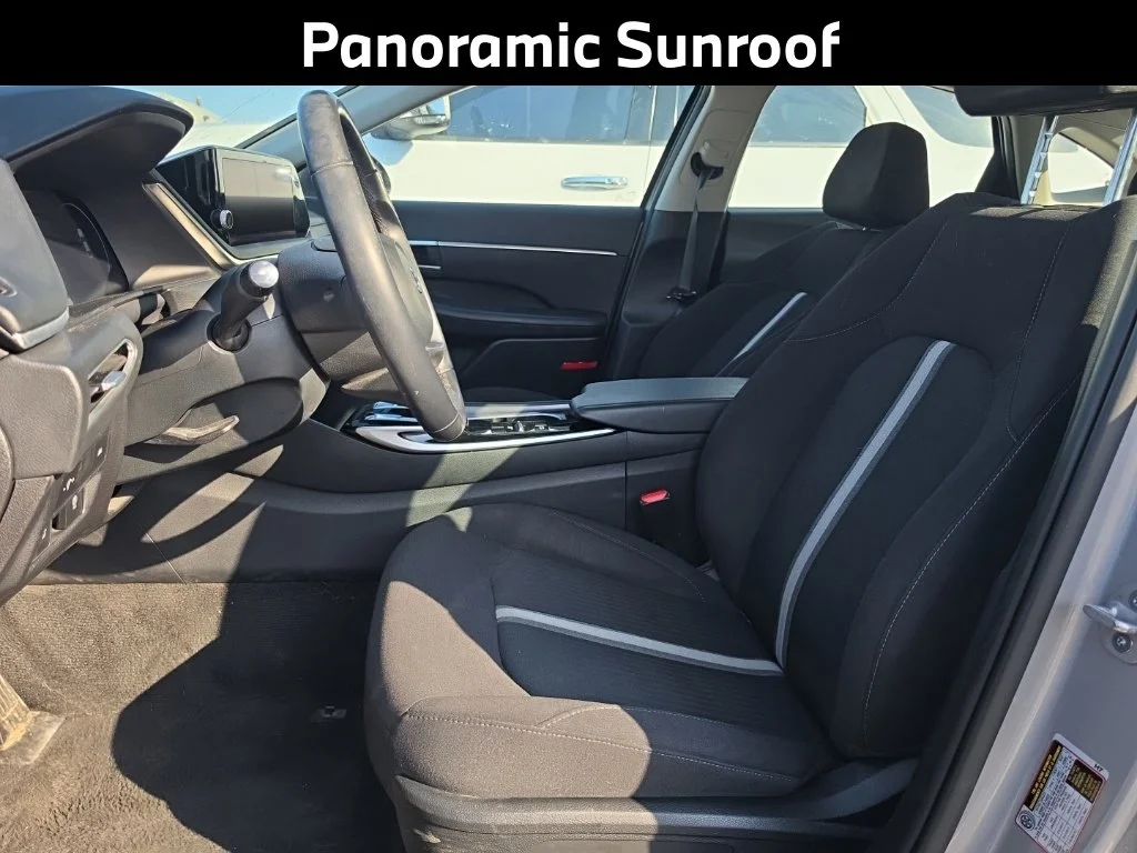 Used 2023 Silver Hyundai SEL image 8