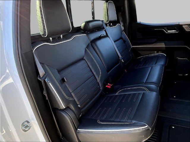 Used 2022 White GMC AT4X image 29