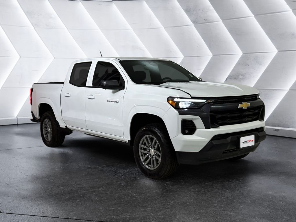 Used 2025 White Chevrolet LT image 1