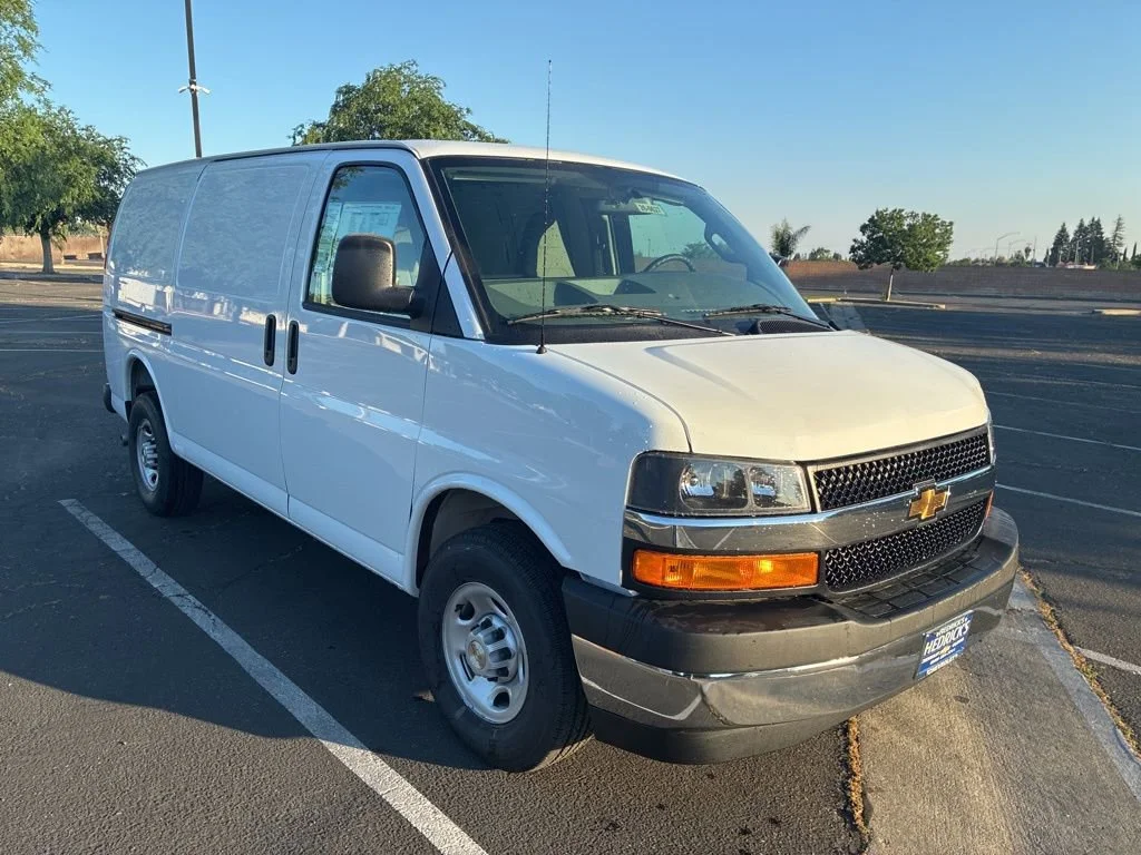 2026 Chevrolet Express 2500 Work Van HD's photo
