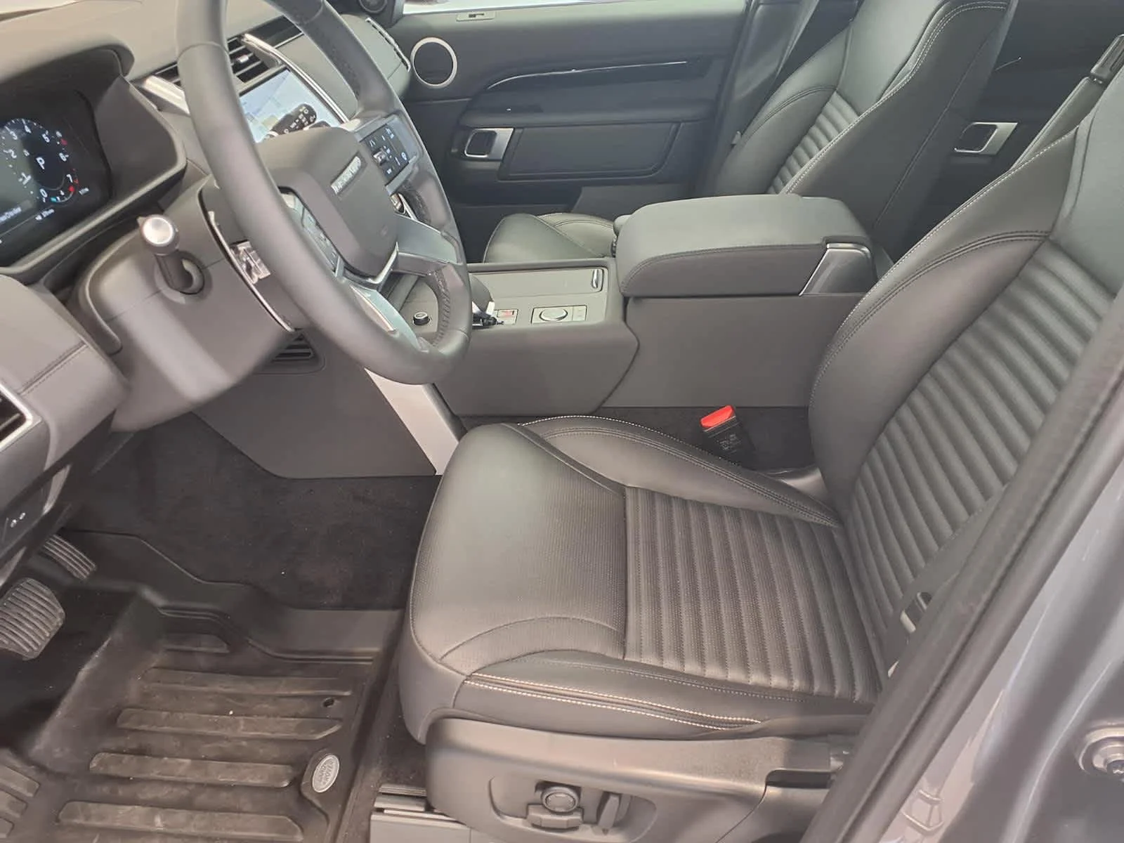 Used 2025 Eiger Grey Metallic Land Rover S image 11