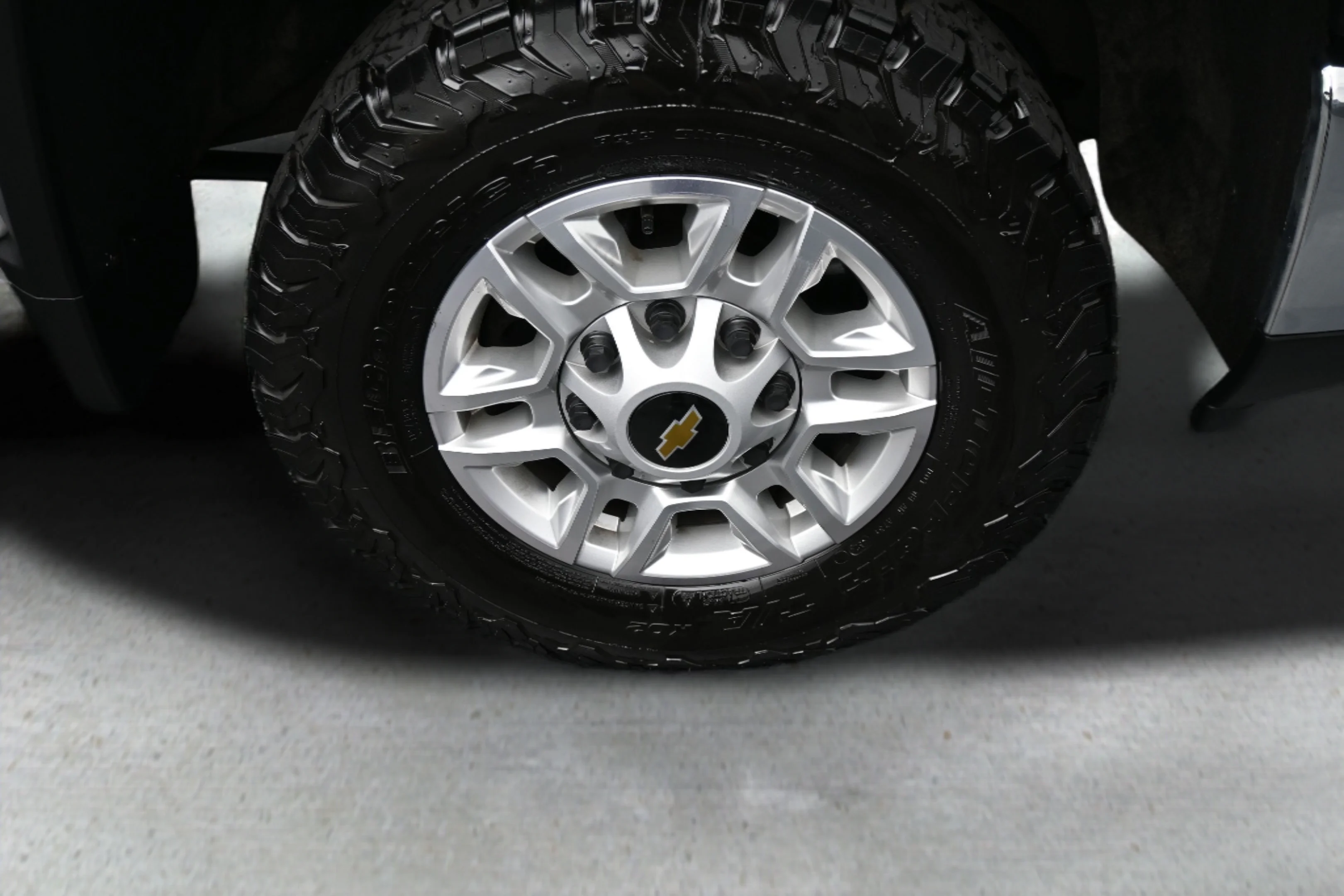 Used 2025 Summit White Chevrolet LT image 23