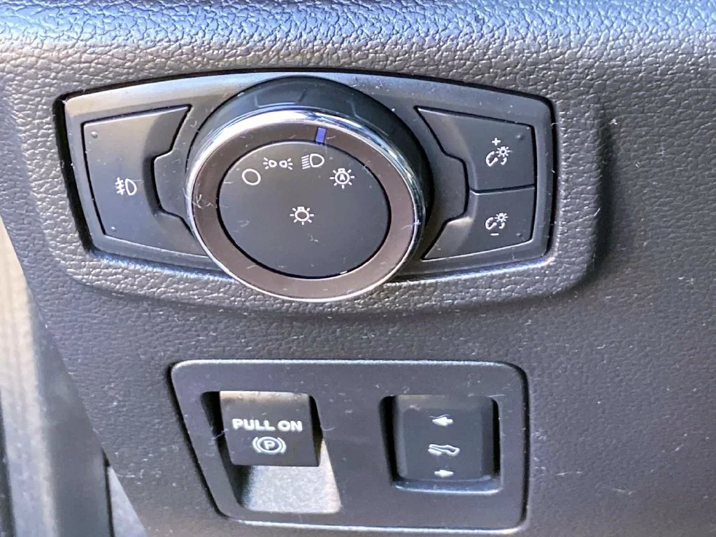 Used 2018 Shadow Black Ford Limited image 23