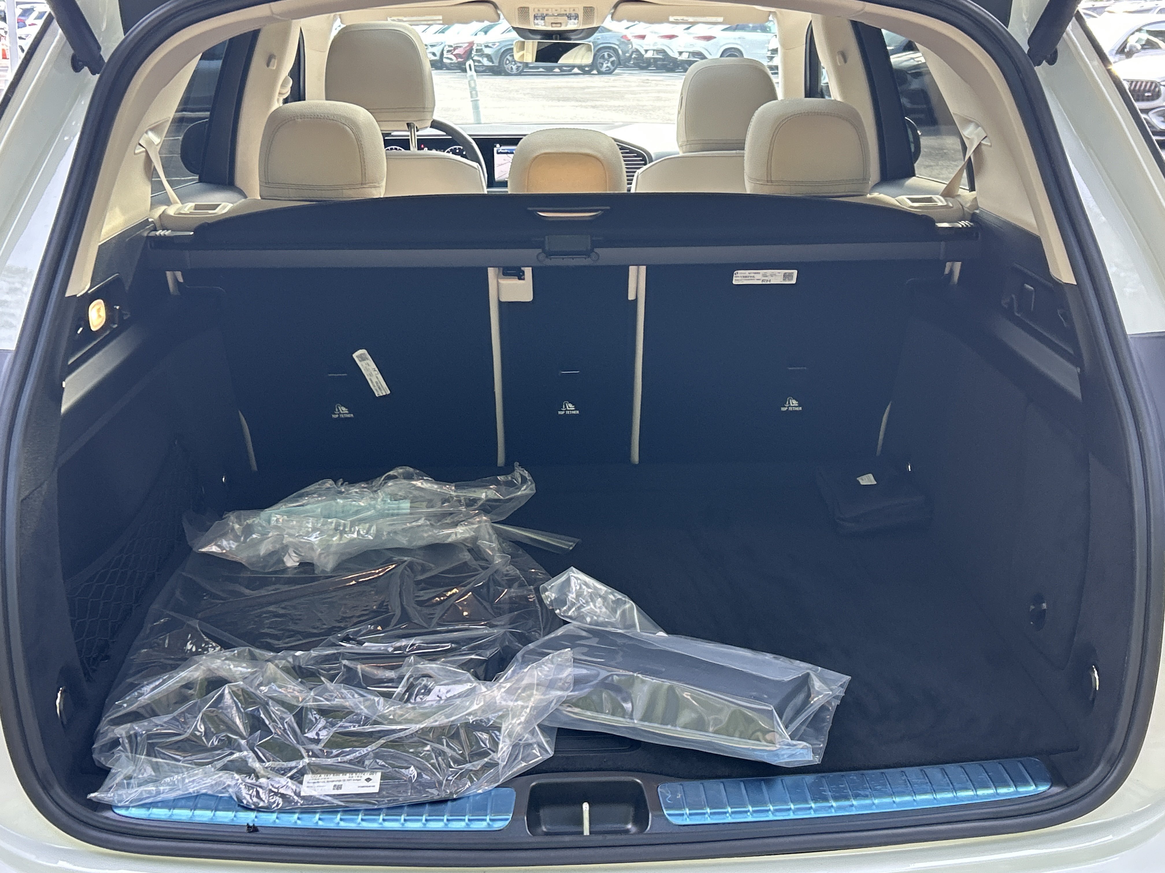 New 2026 MANUFAKTUR Moonlight White Metallic Mercedes-Benz GLE 350 4MATIC® SUV image 9