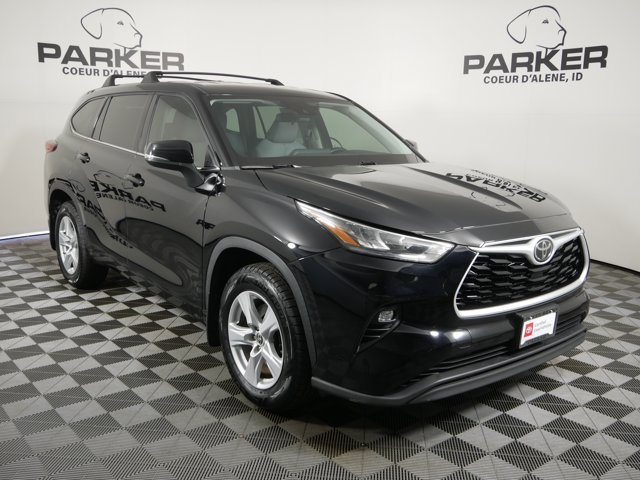 Used 2020 Midnight Black Metallic Toyota LE image 4