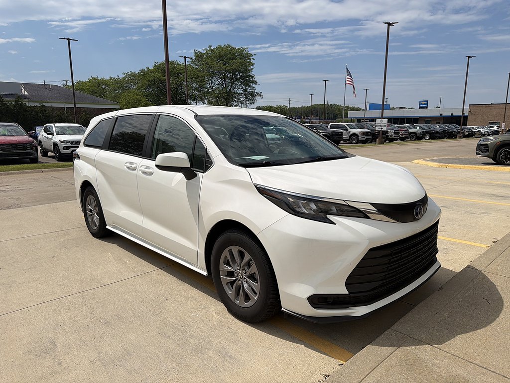 2024 Toyota Sienna LE 8-Passenger Hybrid AWD's photo