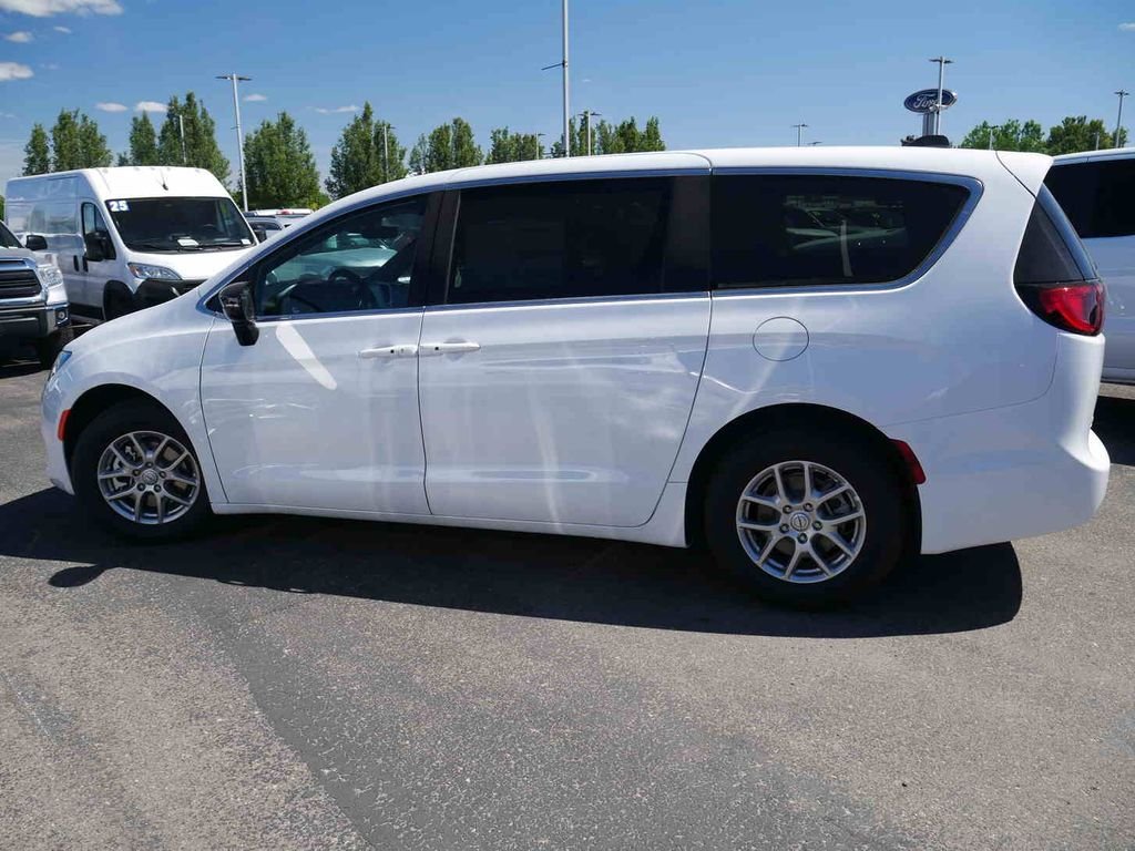 New 2026 Bright White Clear-Coat Exterior Paint Chrysler  image 16