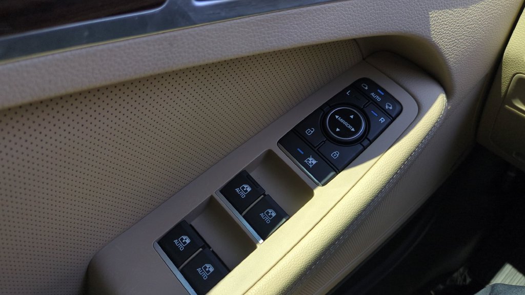 Used 2017 Black Genesis 3.8 image 20