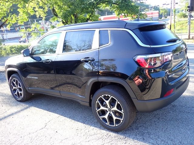 New 2026 Diamond Black Crystal Pearlcoat Jeep Limited image 3