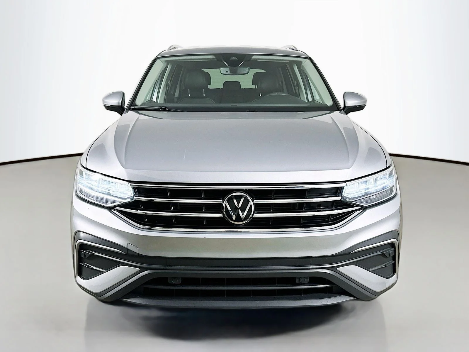 Used 2022 Silver Volkswagen  image 2