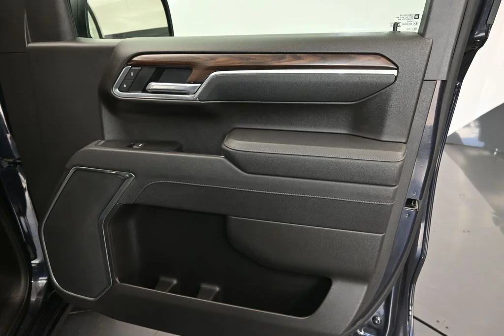 Used 2025 Silver GMC SLT image 12