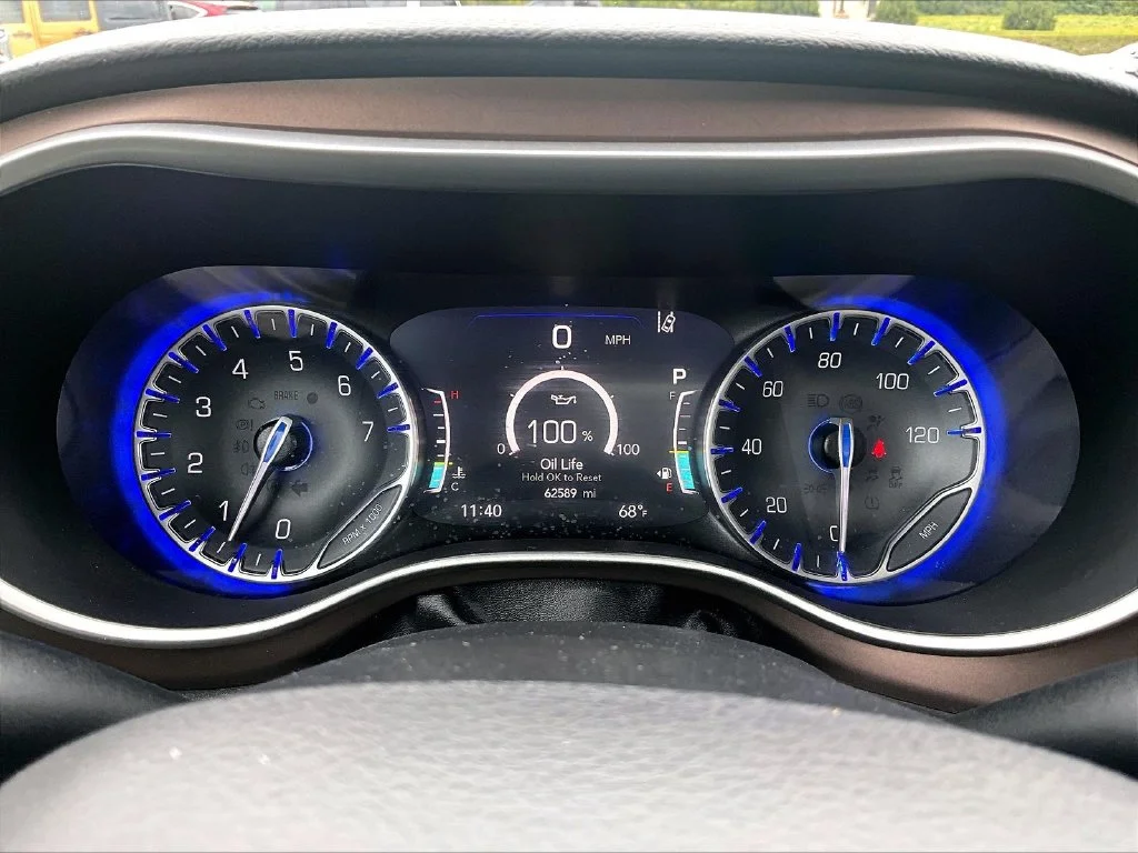 Used 2019 Gray Chrysler Touring L image 19