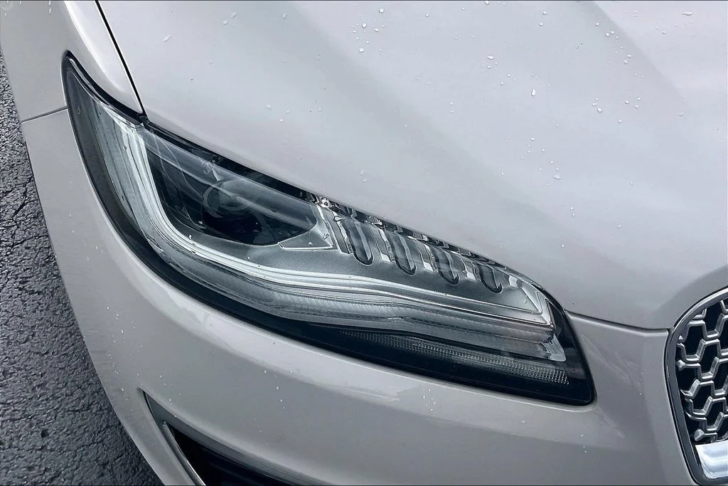 Used 2019 White Lincoln Standard image 27