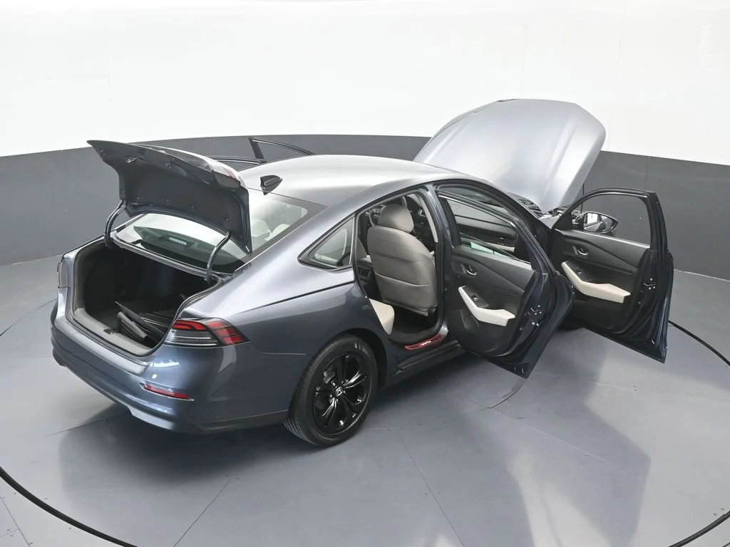 Used 2025 Gray Honda SE image 67