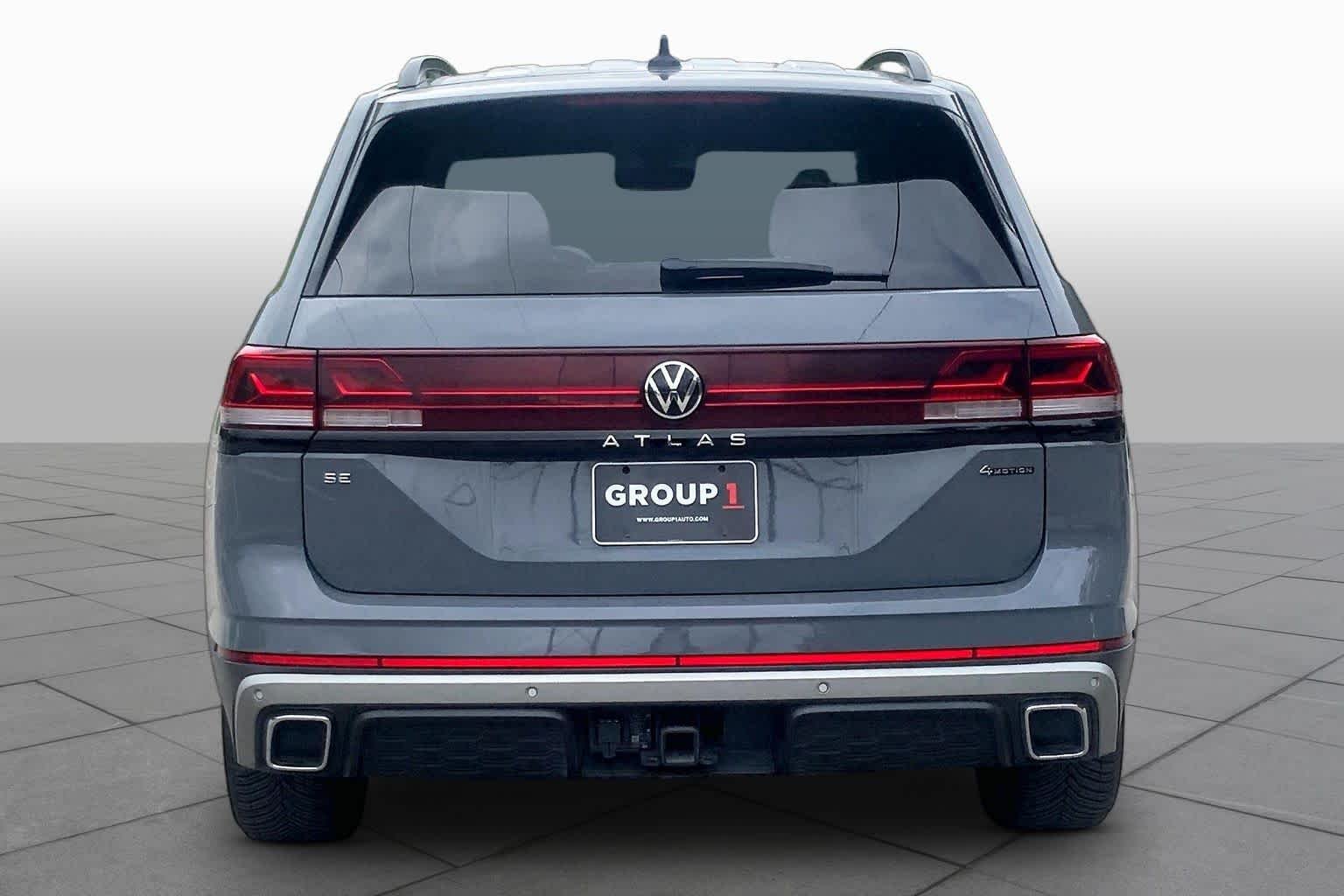 Used 2024 Pure Gray Volkswagen 2.0T Peak Edition SE w/Technology image 4