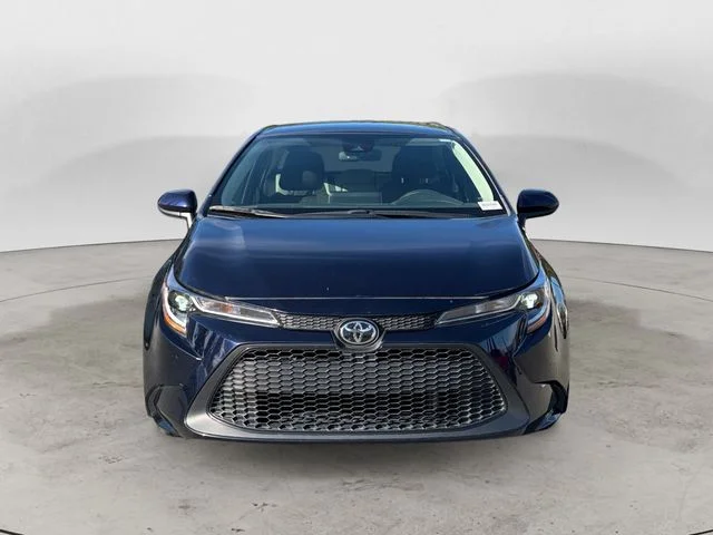 Used 2020  Toyota LE image 2