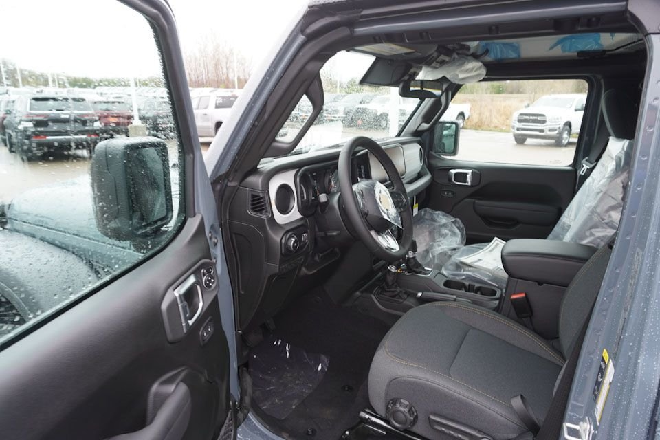 New 2025 Anvil Clear-Coat Exterior Paint Jeep Sport S image 10