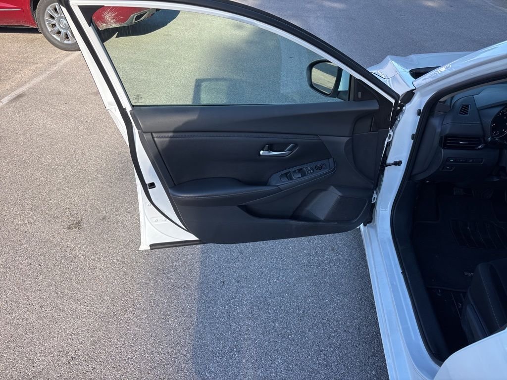 Used 2022 White Nissan SV image 23
