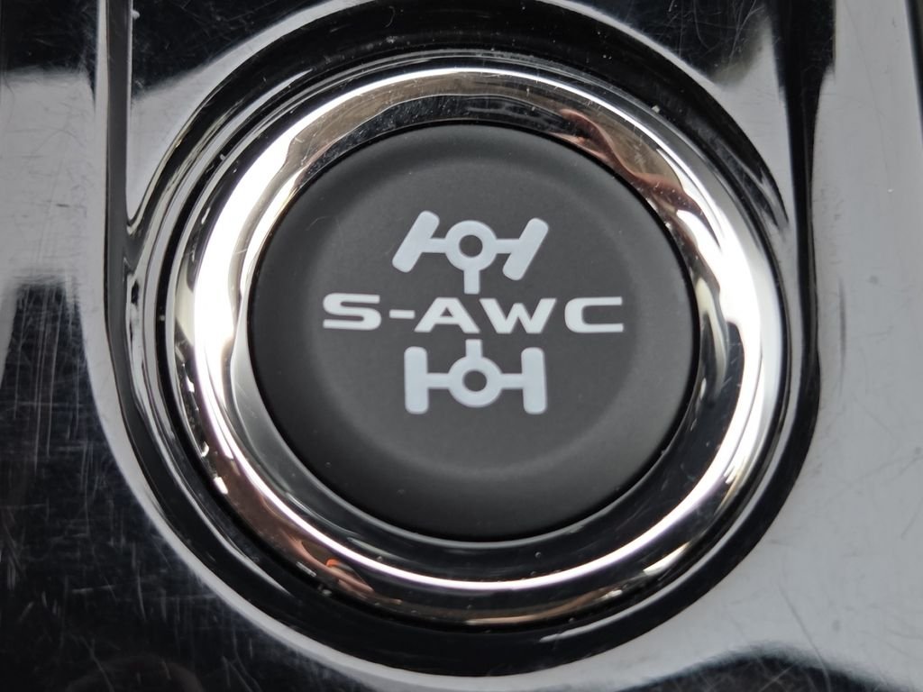 Used 2023 White Diamond Mitsubishi SE image 5