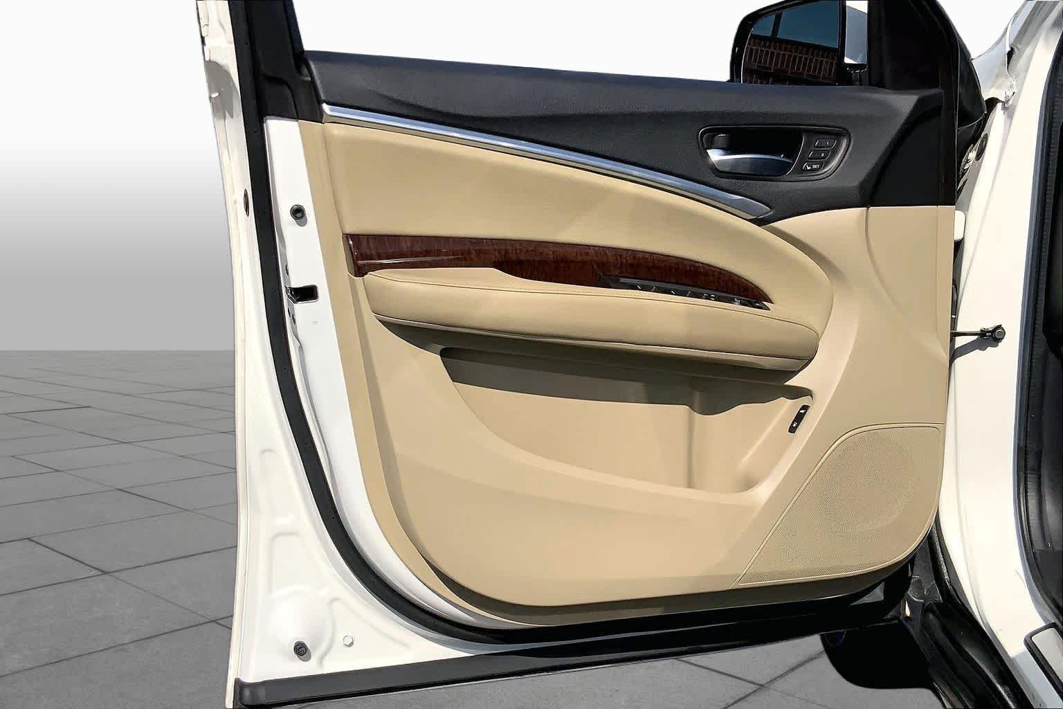 Used 2019 White Diamond Pearl Acura  image 21
