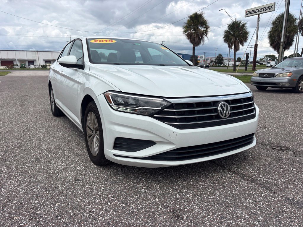 Used 2019 White Volkswagen 1.4T S image 1