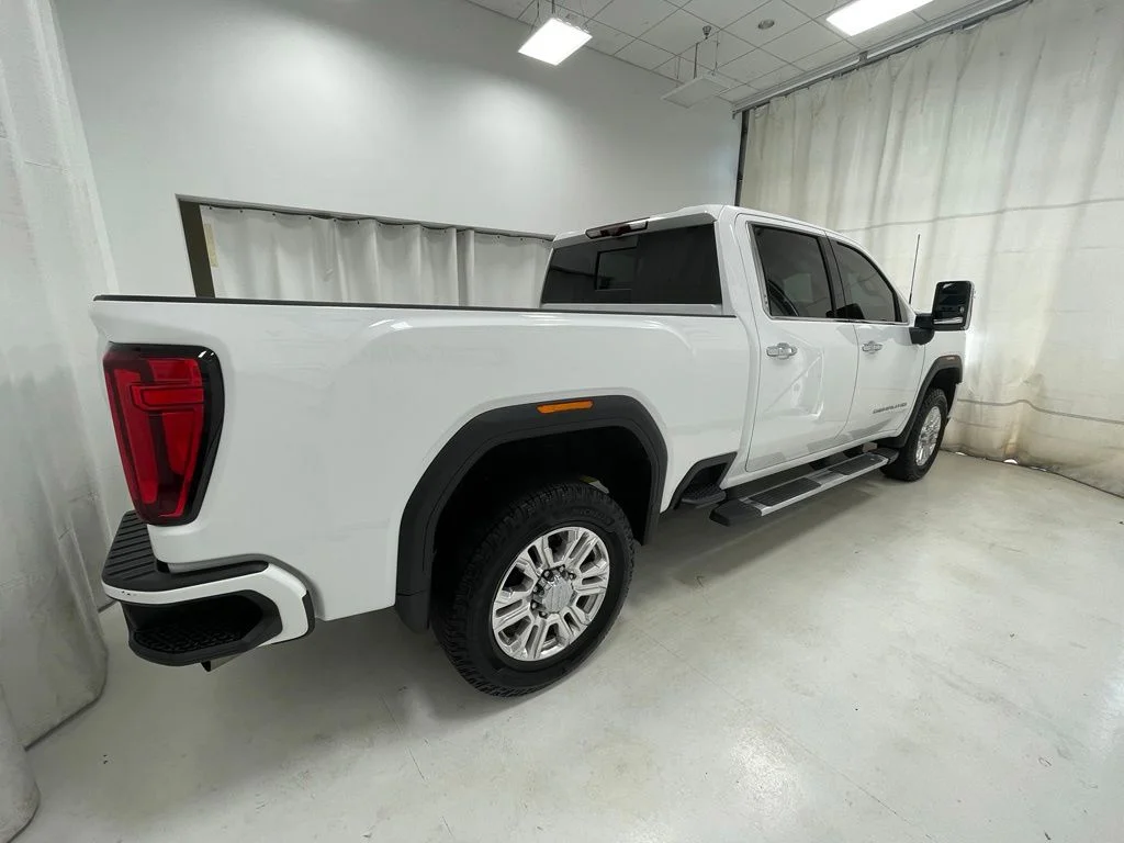 Used 2021 White GMC Denali image 4