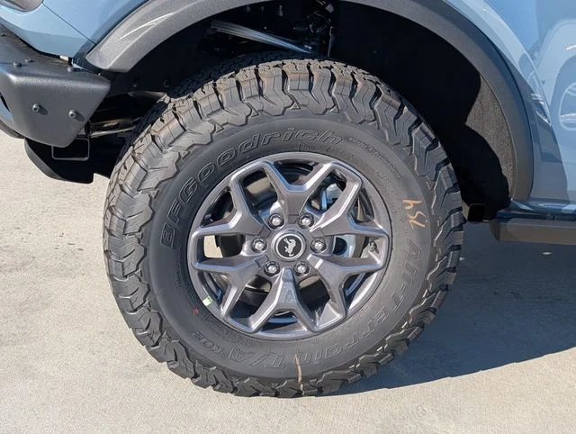 New 2025 Azure Gray Metallic Tri-Coat Ford Badlands® image 4