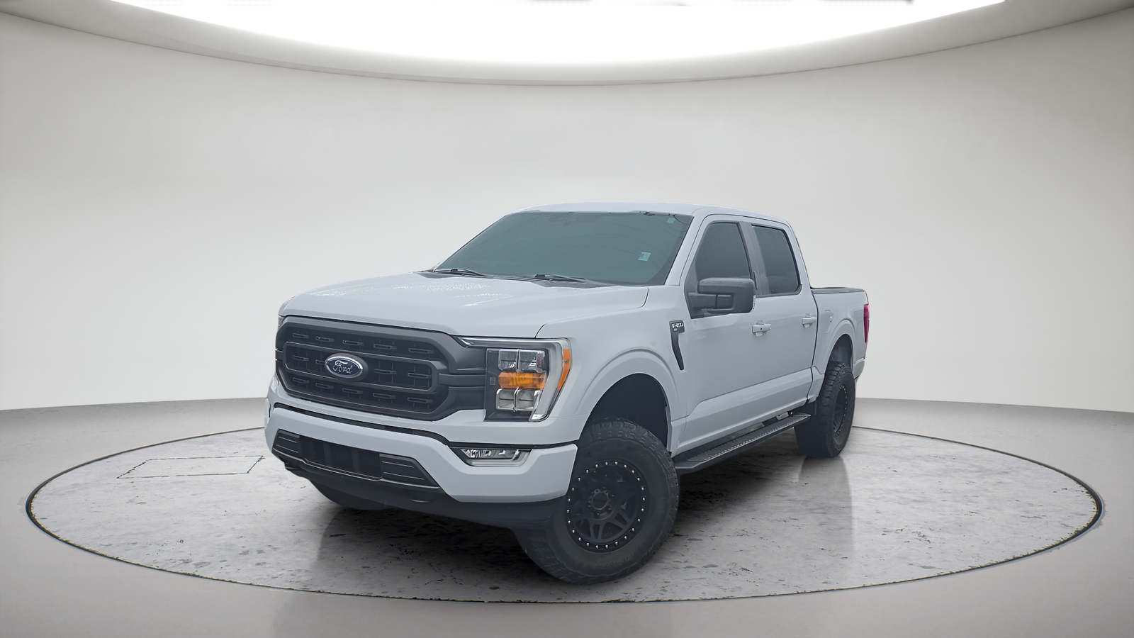 Used 2021 Space White Metallic Ford XLT image 1