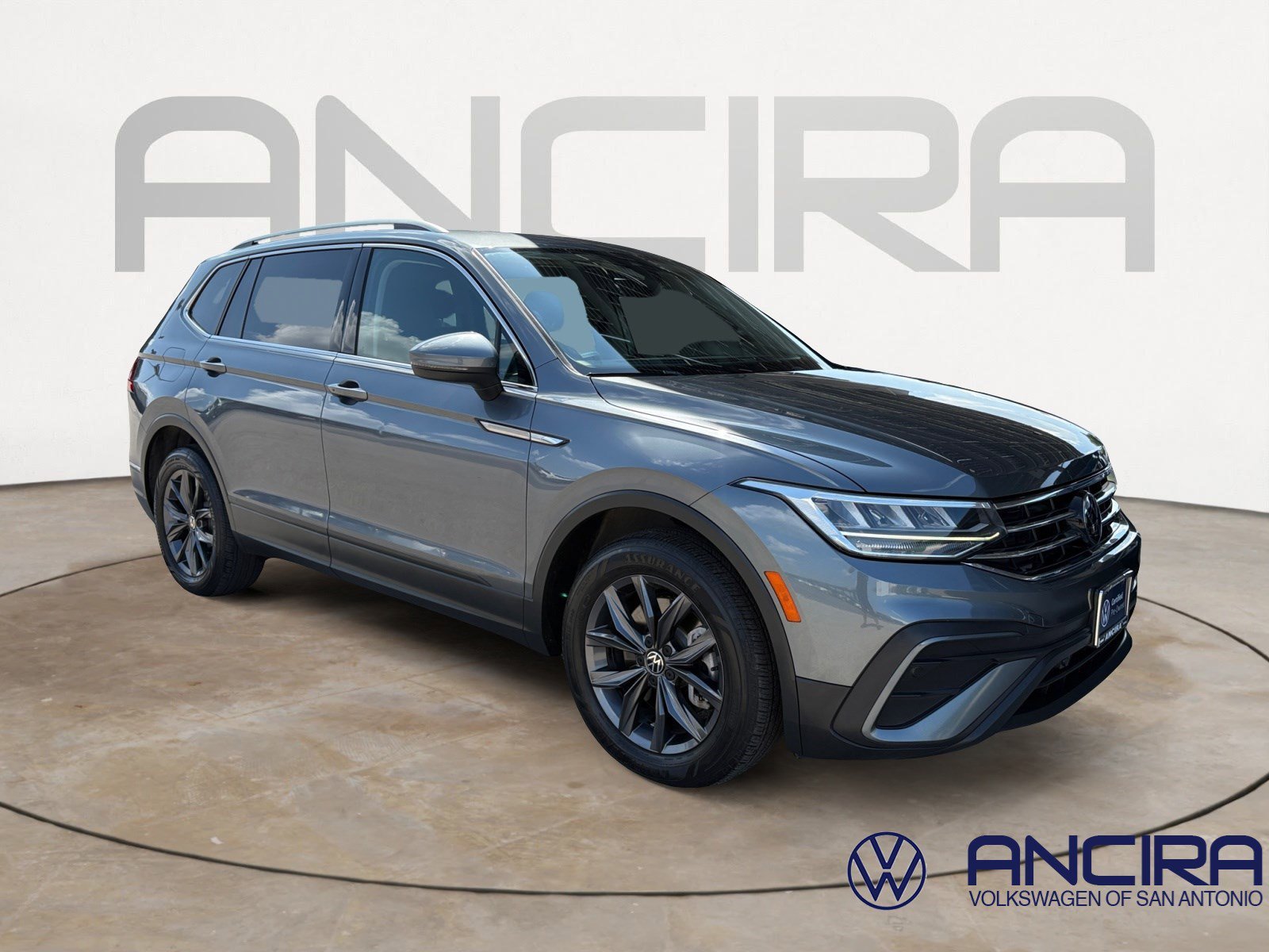 2022 Volkswagen Tiguan 2.0T SE's photo