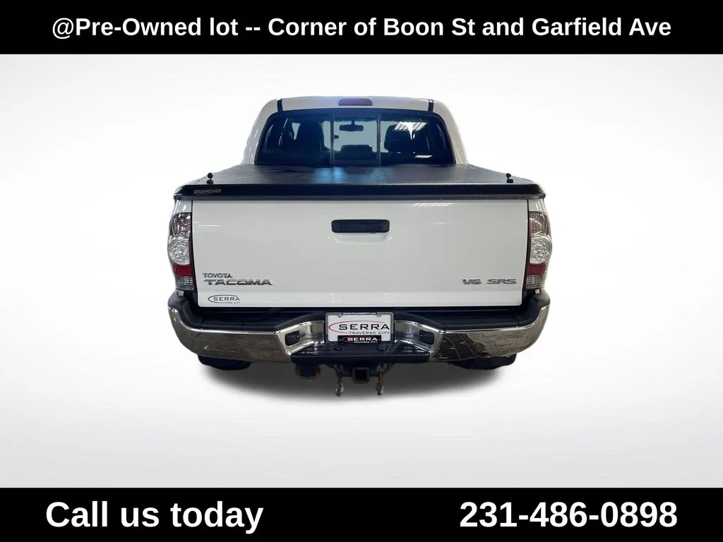 Used 2013 White Toyota Base image 4