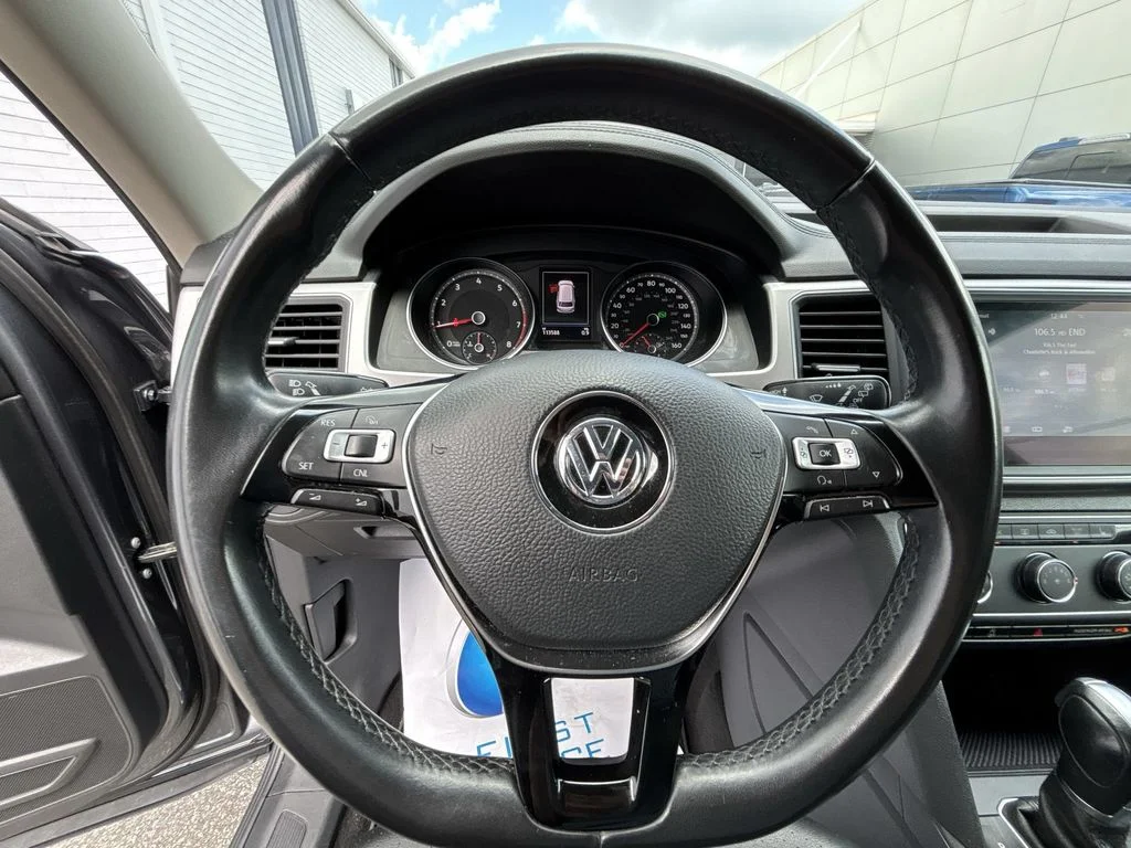 Used 2018 Gray Volkswagen 3.6L V6 SE image 11