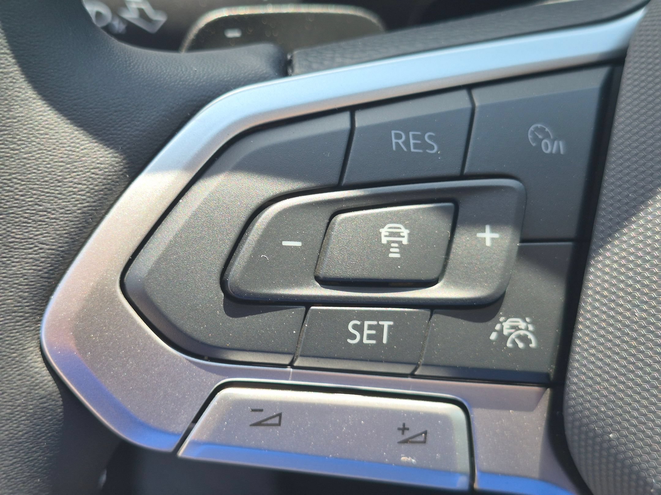 New 2026 Pure Gray Volkswagen 2.0T SEL image 16