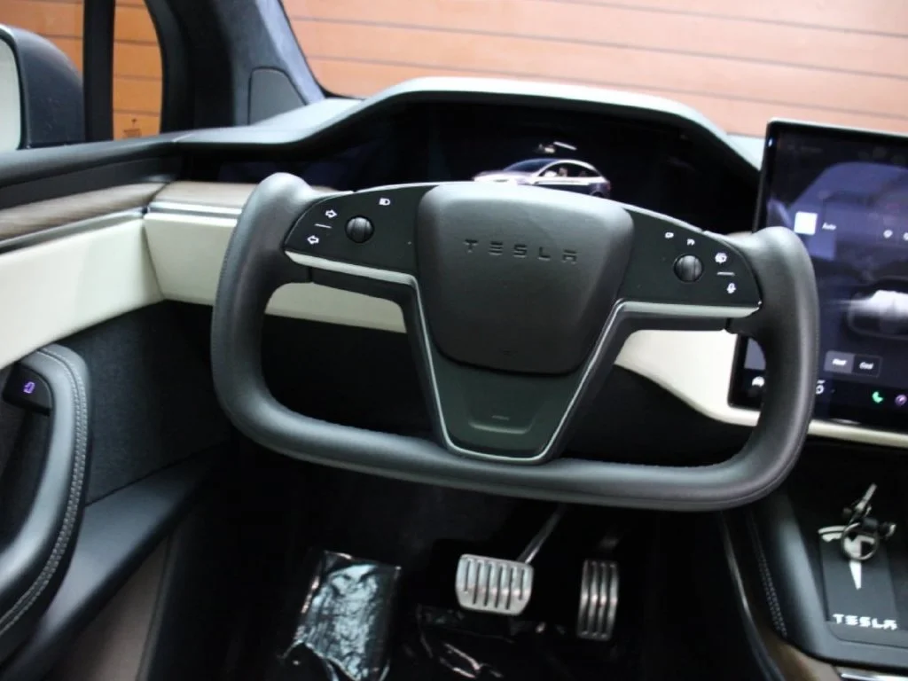 Used 2022  Tesla Base image 21