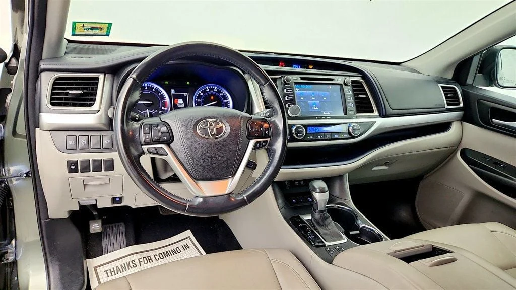Used 2018 Alumina Jade Metallic Toyota XLE V6 AWD w/ Tow Hitch Receiver image 12