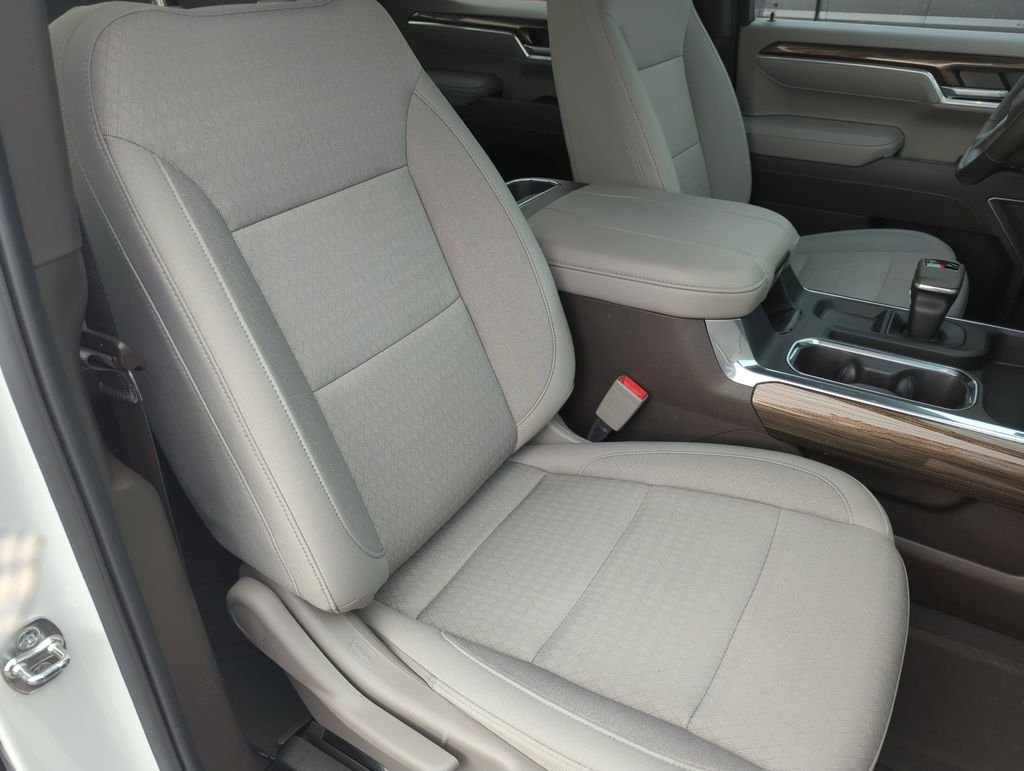 Used 2025 White Chevrolet RST image 34