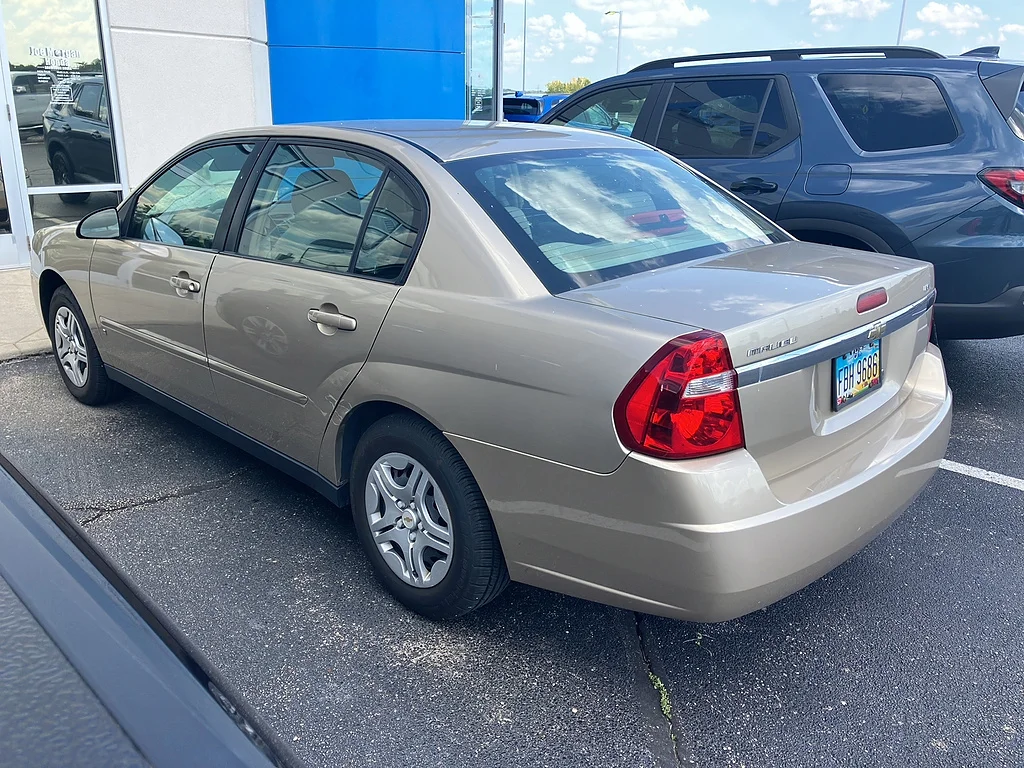 Used 2007 Golden Pewter Metallic Chevrolet LS image 3