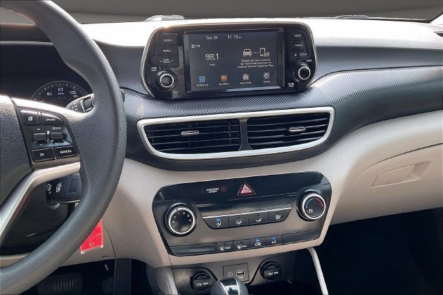Used 2020 Black Hyundai SE image 6
