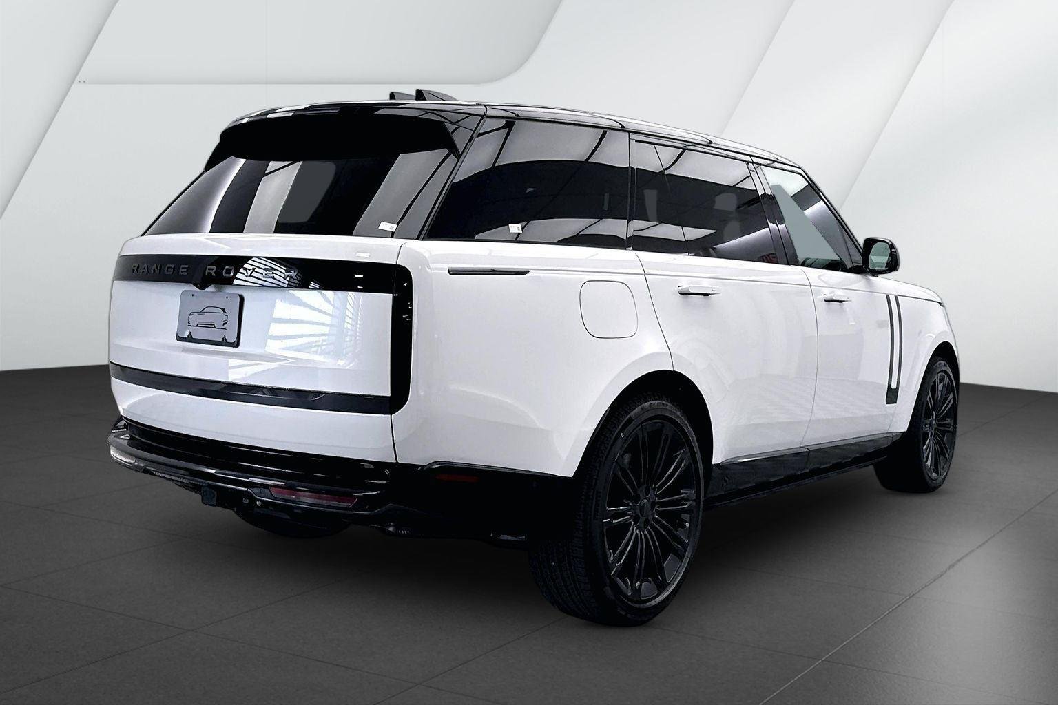 New 2026 Ostuni Pearl White Premium Metallic Land Rover SE image 6