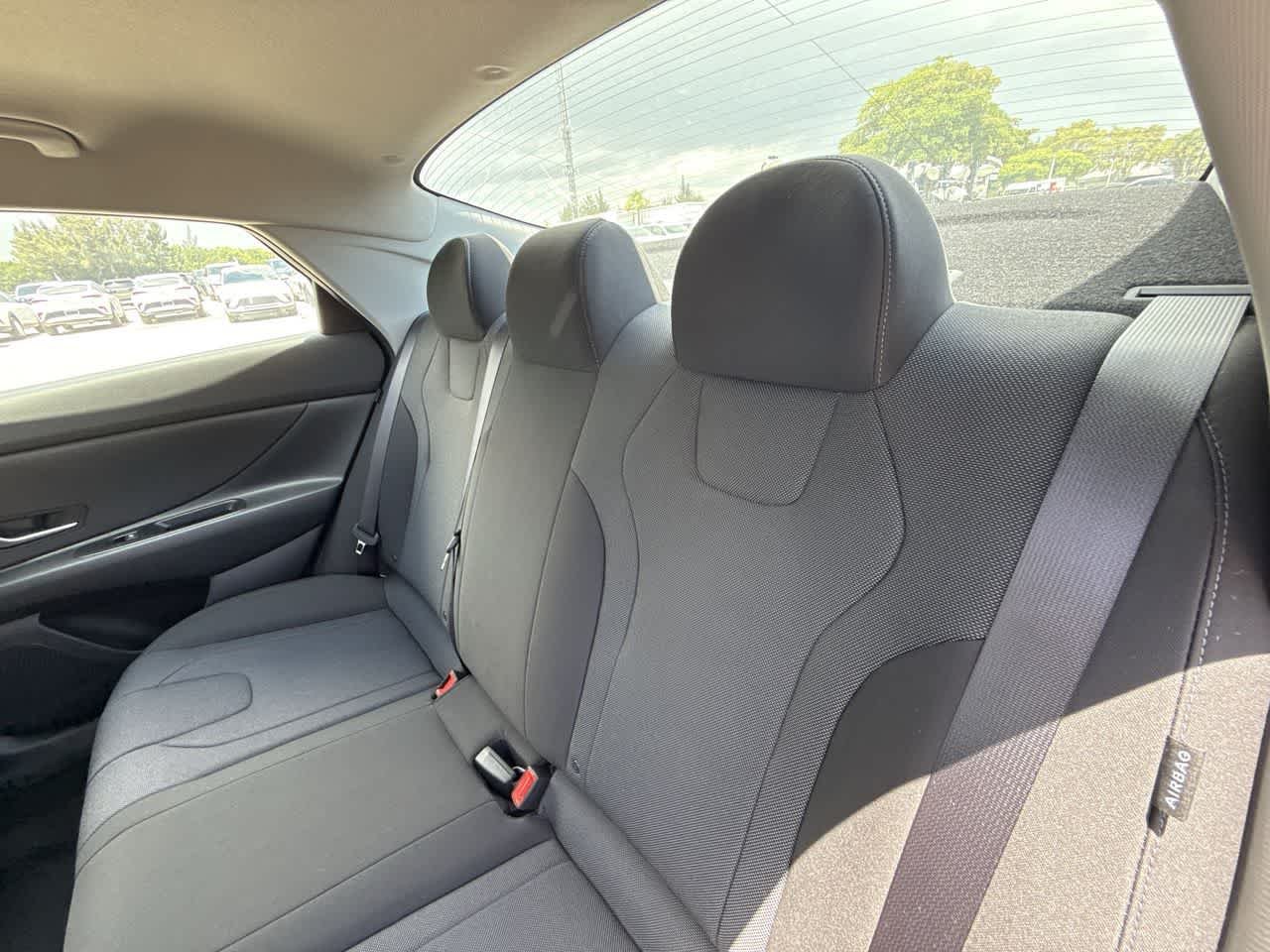 2025 Hyundai Elantra SE - Photo 22