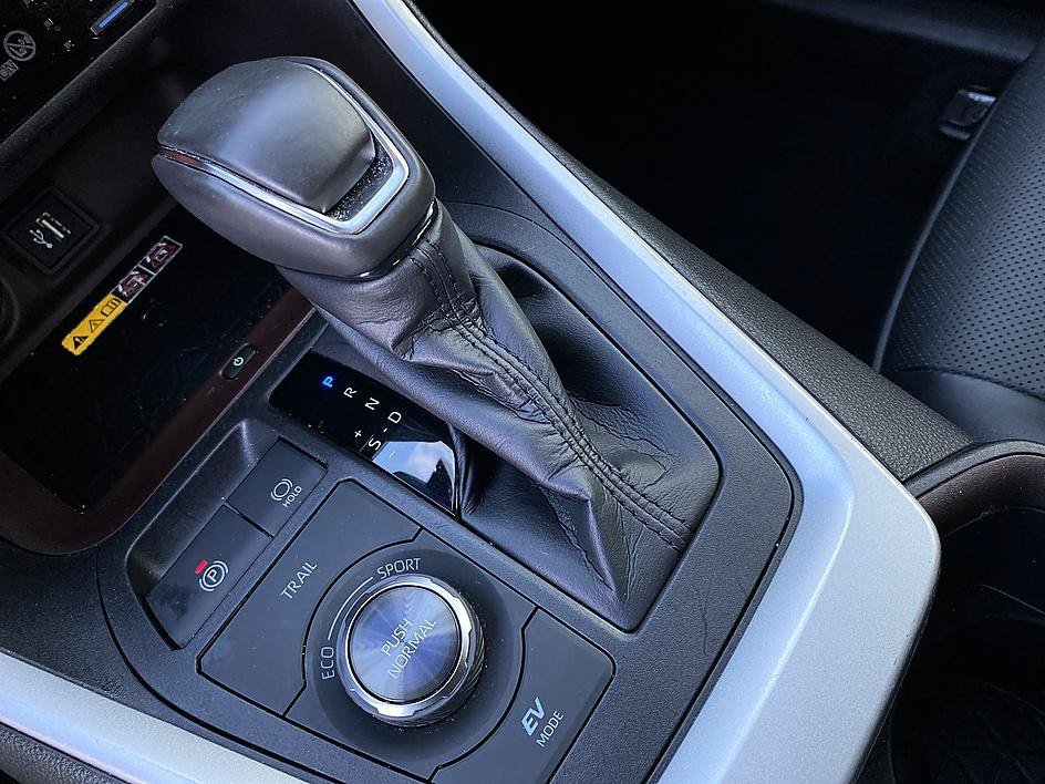 Used 2024 Silver Sky Metallic Toyota Hybrid Limited image 22