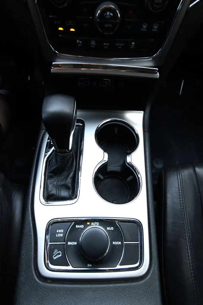 Used 2018 White Jeep Limited image 27