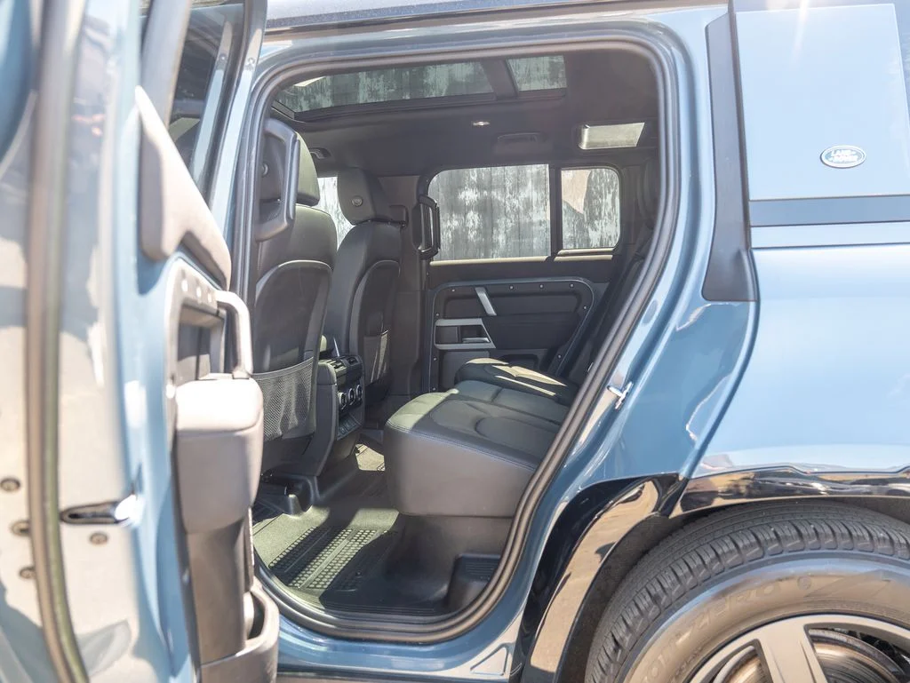 Certified Used 2023 Blue Land Rover X-Dynamic SE image 34